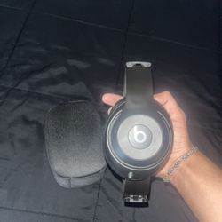 Beats Studio Pro With Case And Warranty 