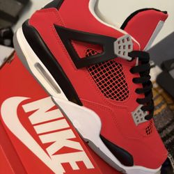 Jordan Retro 4s  “ Toro 🐂 Bravo “ Men’s SZ 11  
