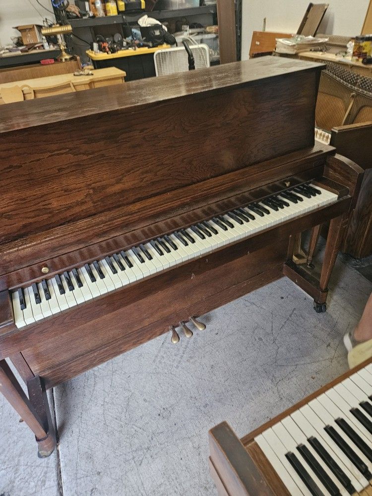 Studio BALDWIN PIANO FREE DELIVERY