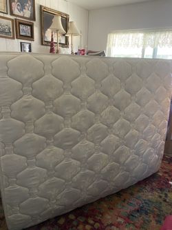 QUEEN SIZE MATTRESS