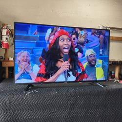 55 Inch Roku Hisense 4k Smart Beautiful Tv Comes With Remote Control Shows Great Quality Clear Picture Works Perfect Guaranteed 