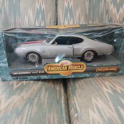 Toy 1:18 Scale Die-Cast Car 