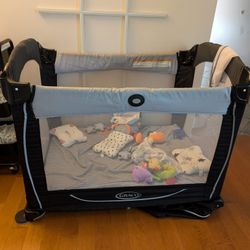 Graco Pack 'n Play On the Go Playard