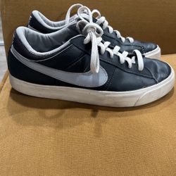 Nike  Mens Size  8