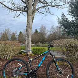 GT Aggressor Pro Mountain Bike Small Frame Bicycle 27.5 wheels