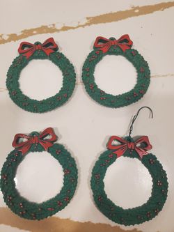 Lot of 4 1983 Christmas Wreath Avon Ornament Plastic Vintage Captured Moments Xmas Tree Holiday