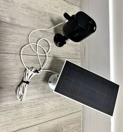 Arlo essential camera with solar panel