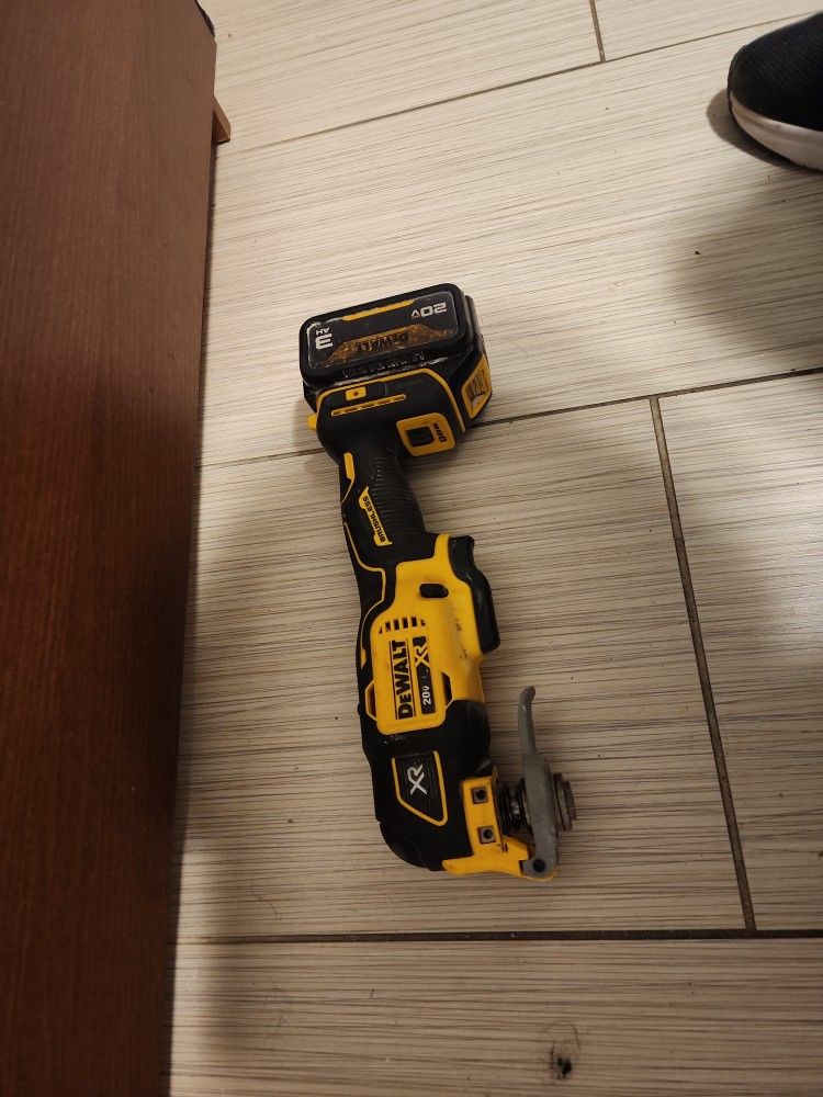 DEWALT MULTI TOOL AND BATTERY