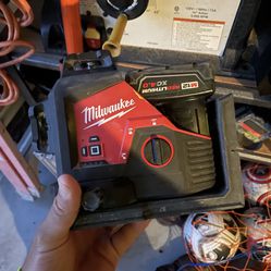 Milwaukee 12v Laser W Battery 4.0