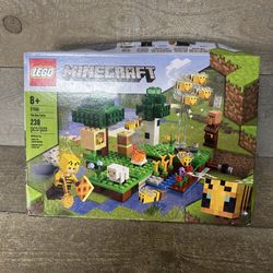 LEGO 21165 Minecraft The Bee Farm Set New Factory Sealed Retired Box Damage