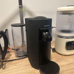 Nespresso Vertuo Plus Deluxe Coffee and Espresso by De'Longhi, Matte Black