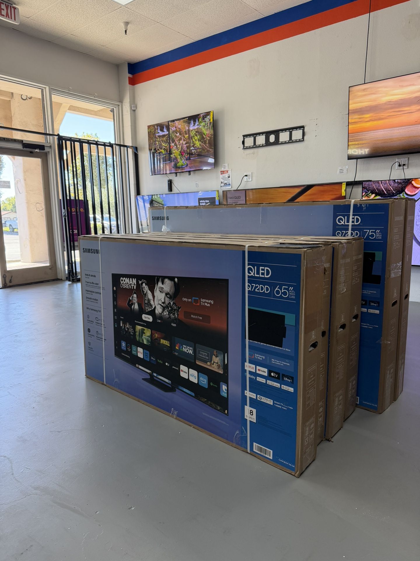 65 Samsung QLED Q72D 4K HDR Smart TV