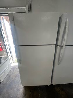 Refrigerator Kenmore 30”
