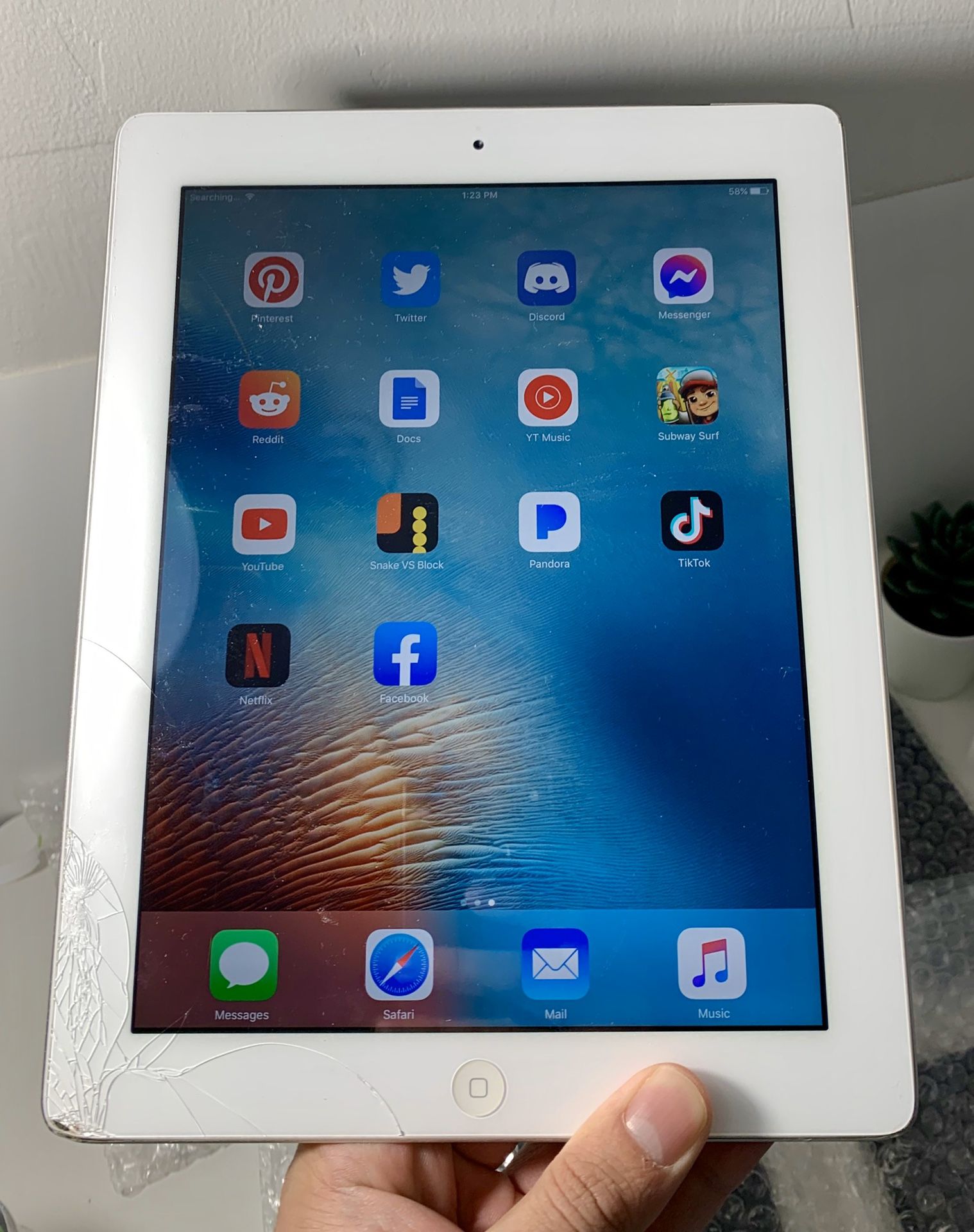 iPad 3 Wifi + Cellular - See Pics