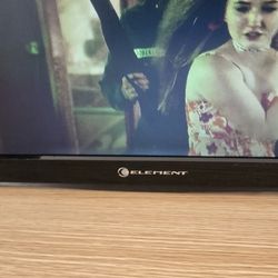 Element 18 in Diagonal tv and  Samsung Blu-ray Player