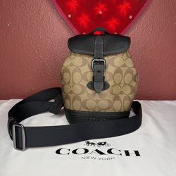 Coach Hudson Small Pack In Signature Canvas