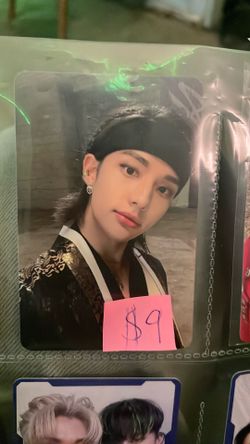 Stray kids hyunjin photocards