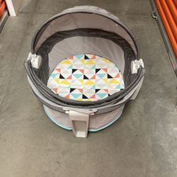 2-in-1 portable baby bassinet