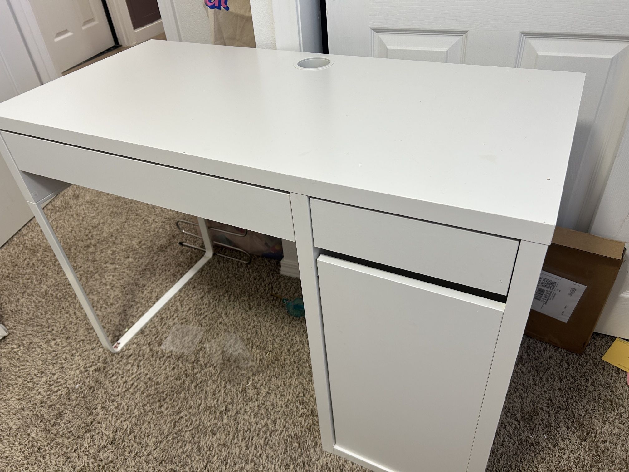 IKEA Micke Desk