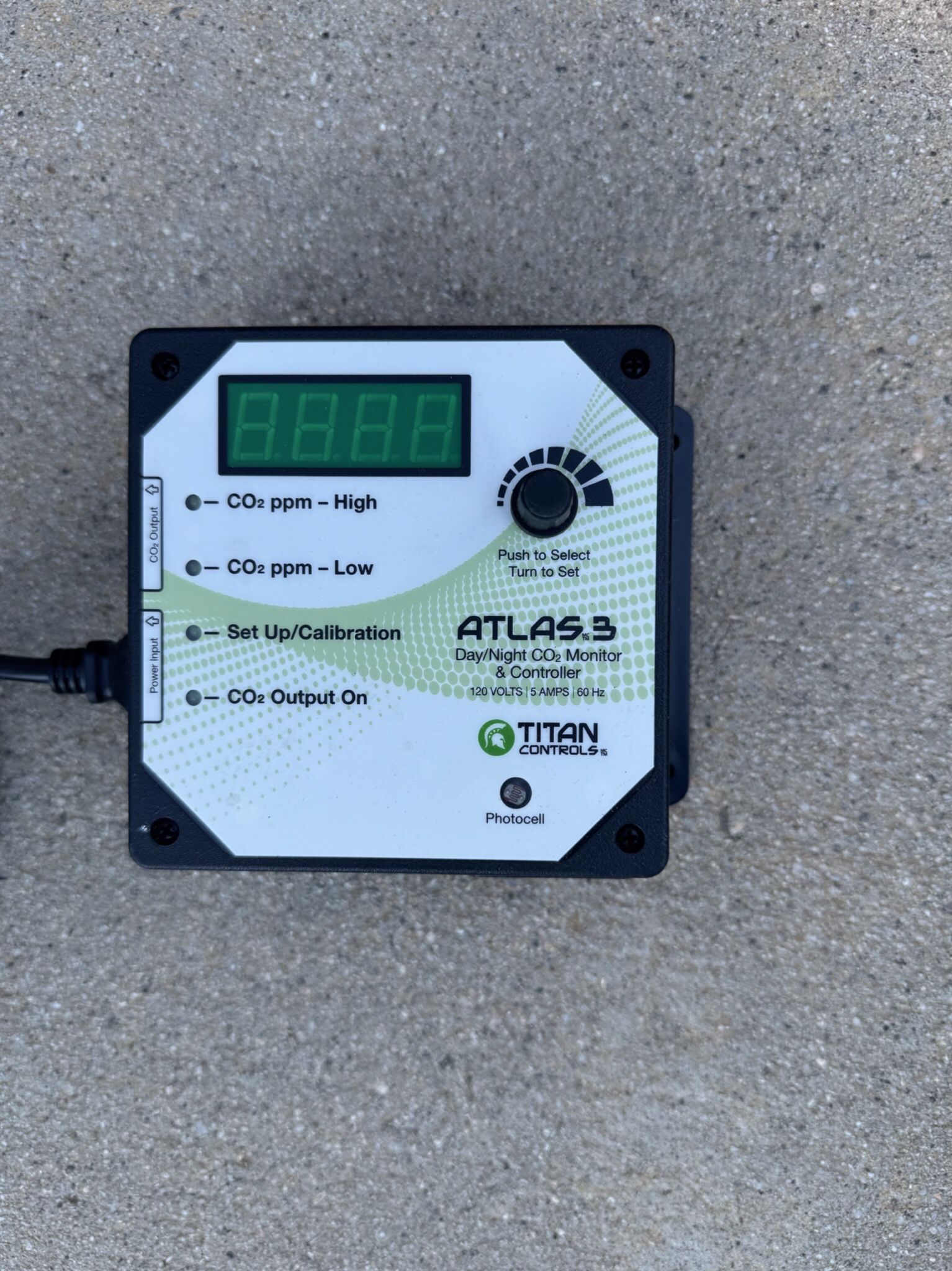 Titan Controls Day/Night Carbon Dioxide (CO2) Monitor & Controller w/ Photocell 120V Atlas 3