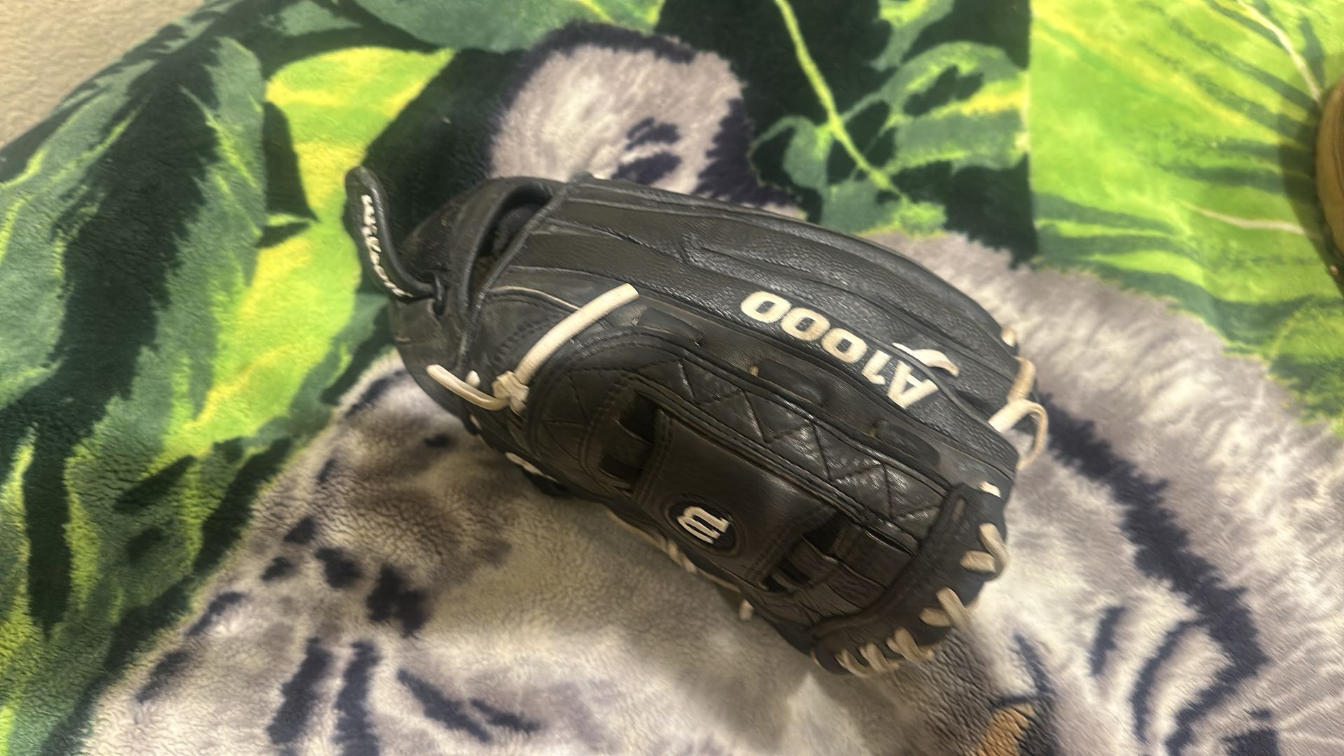 A1000 baseball gloves