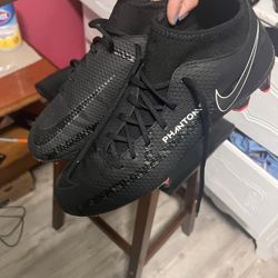 Nike phantom soccer cleats 