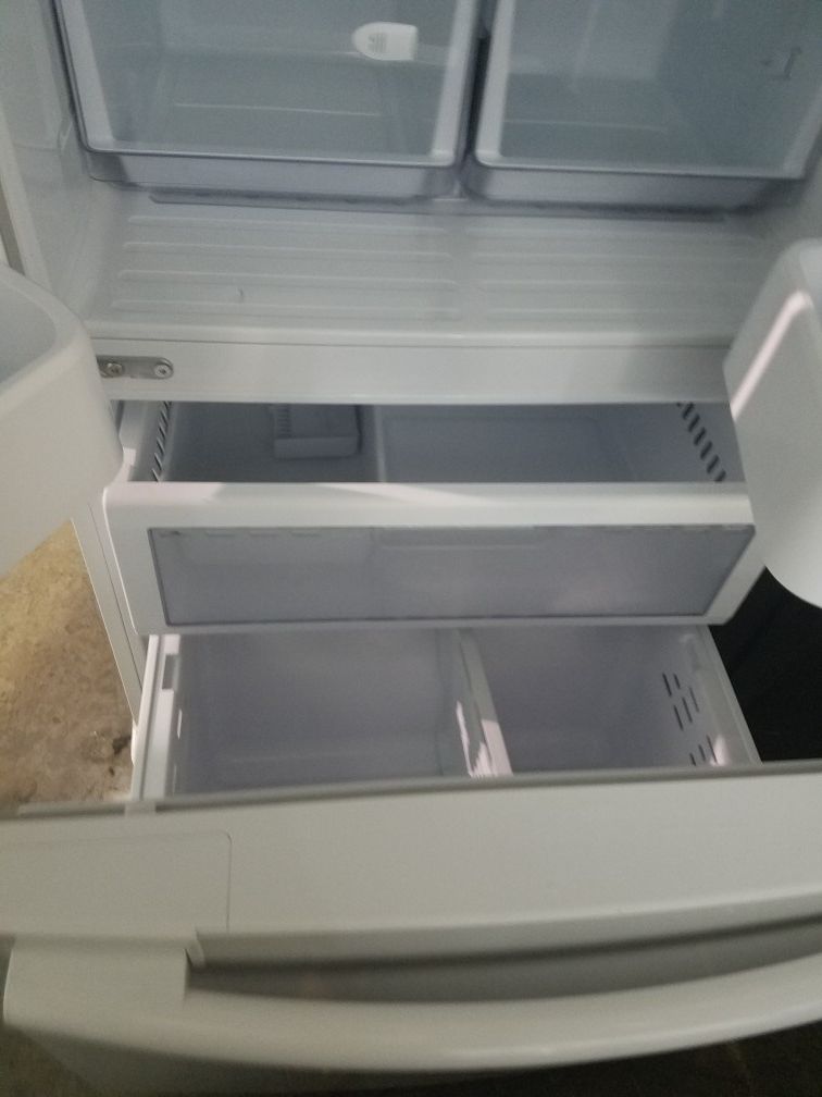Samsung 33in. French doors fridge in excellent condition