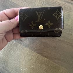 louis vuitton keychain wallets