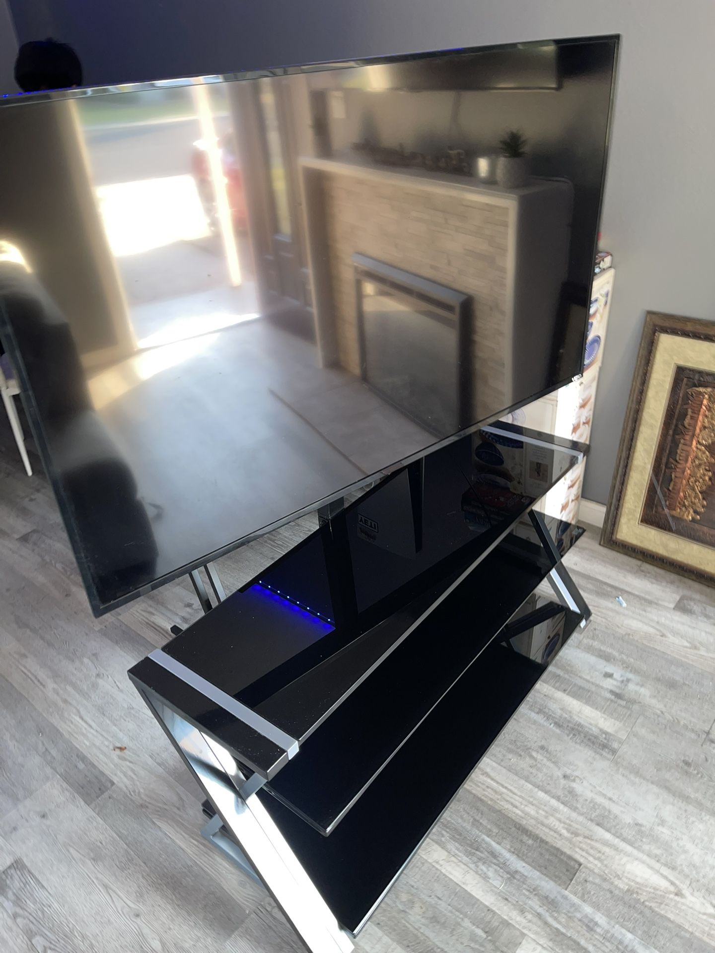 VIZIO 60” smart tv perfect condition!! And also wit the tv stand (set)