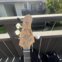 Guitar And Ukulele 