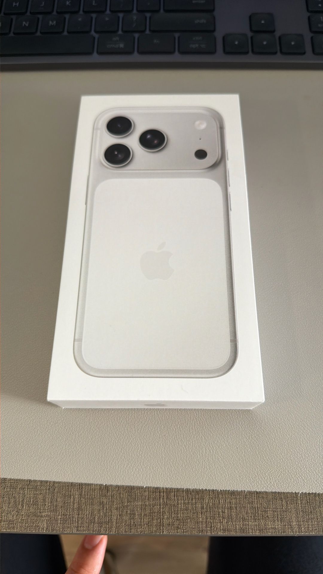 iPhone 17 Pro BOX Only