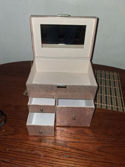 Jewelry box