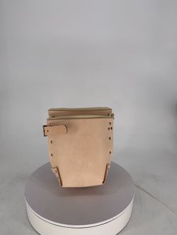R&J LEATHERCRAFT Knee Pads, Top Grain Leather w/ Memory Foam 3/4" Pad, Web 1-1/2" Strap, & Buckle - 309LS