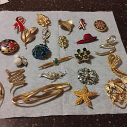 VINTAGE BROOCHES LOT OF 23