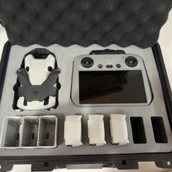 DJI Mini 4 Pro Fly More Combo