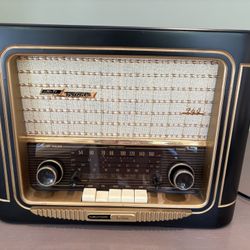 Grundig Classic 960 AM/FM/SW Radio