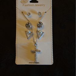 SilverTone 4 Piece Necklace Set…Fashion Set