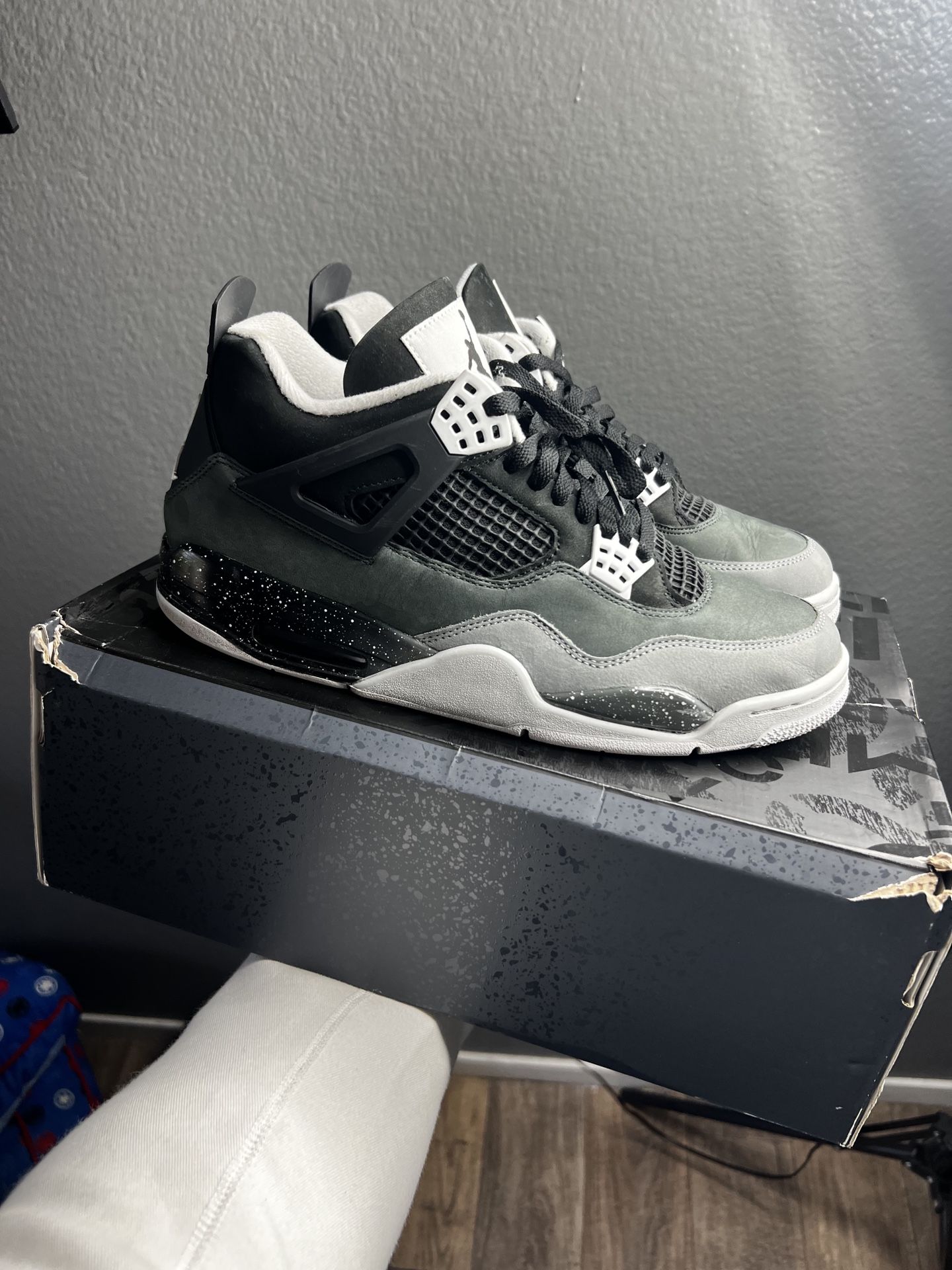 Jordan 4 Retro “Fear”
