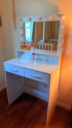 Vanity Desk for makeup