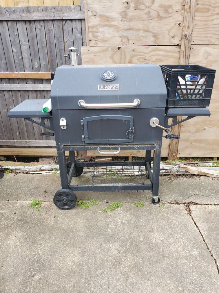 Rarely Used Master Forge Grill/Smoker