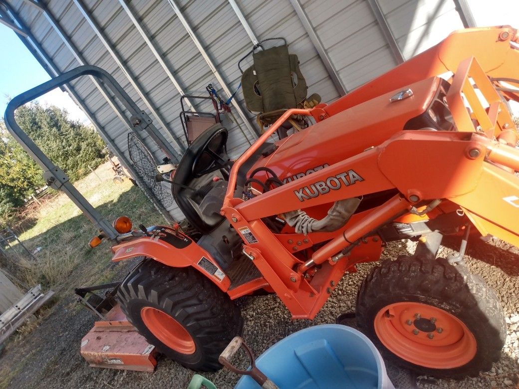 Kubota B7800 Series Tractor With All Attachments for Sale in Buckley
