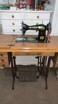 Azteca Trundle Sewing Machine