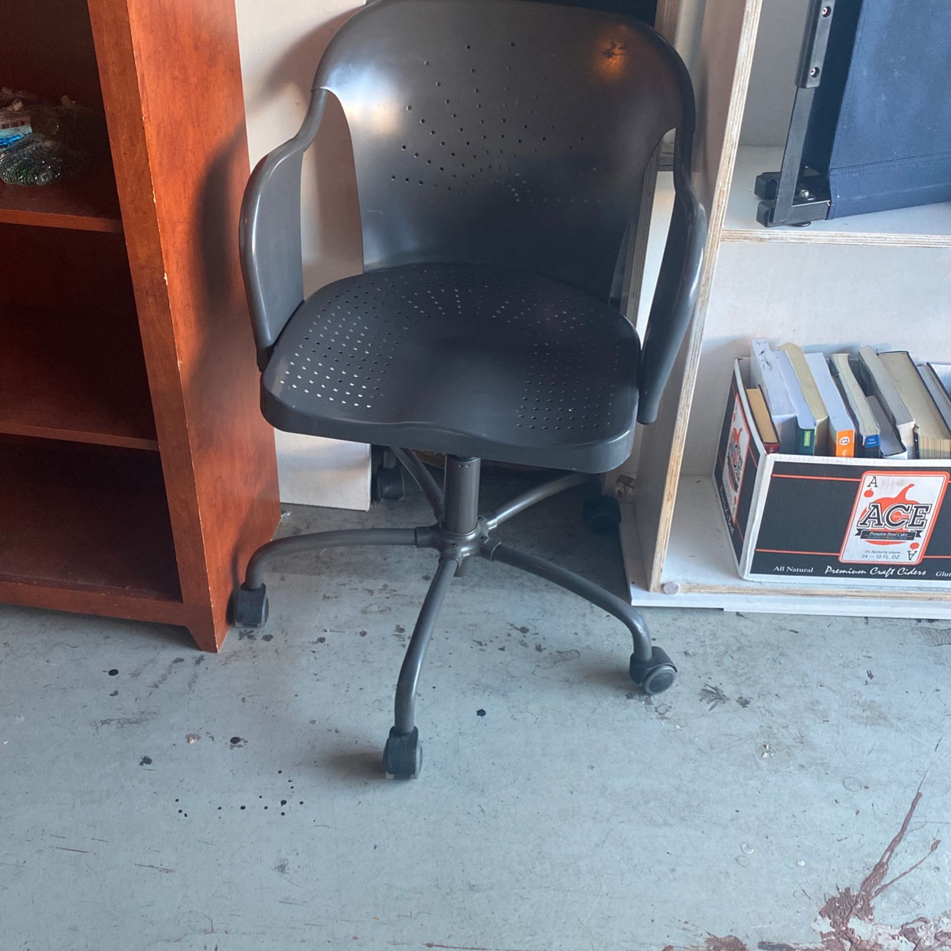 Metal Computer/ Desk/ Office Chair