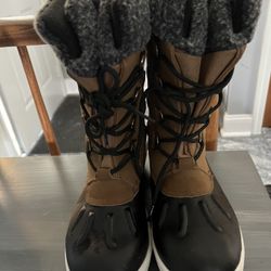 Boys Sz 6 - Winter Boots