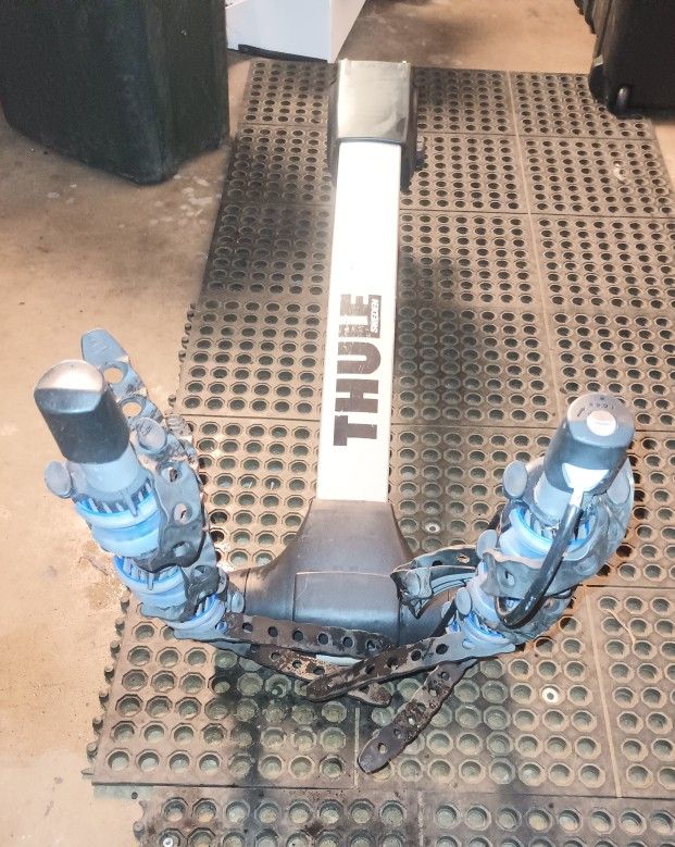 Thule Apex XT Swing 4-Bike Hitch Rack