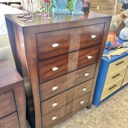 Solid Wood Chest Dresser 