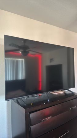 58in Hisense 4kUHD LED Roku Tv
