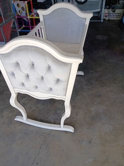 Baby Bassinet Cradle with Tufted Upholstery