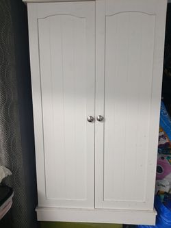 Kitchen cabinet