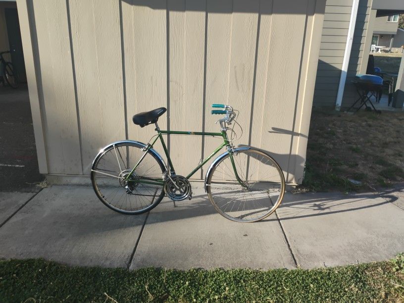 Vintage Schwinn Varsity, Men's Bike